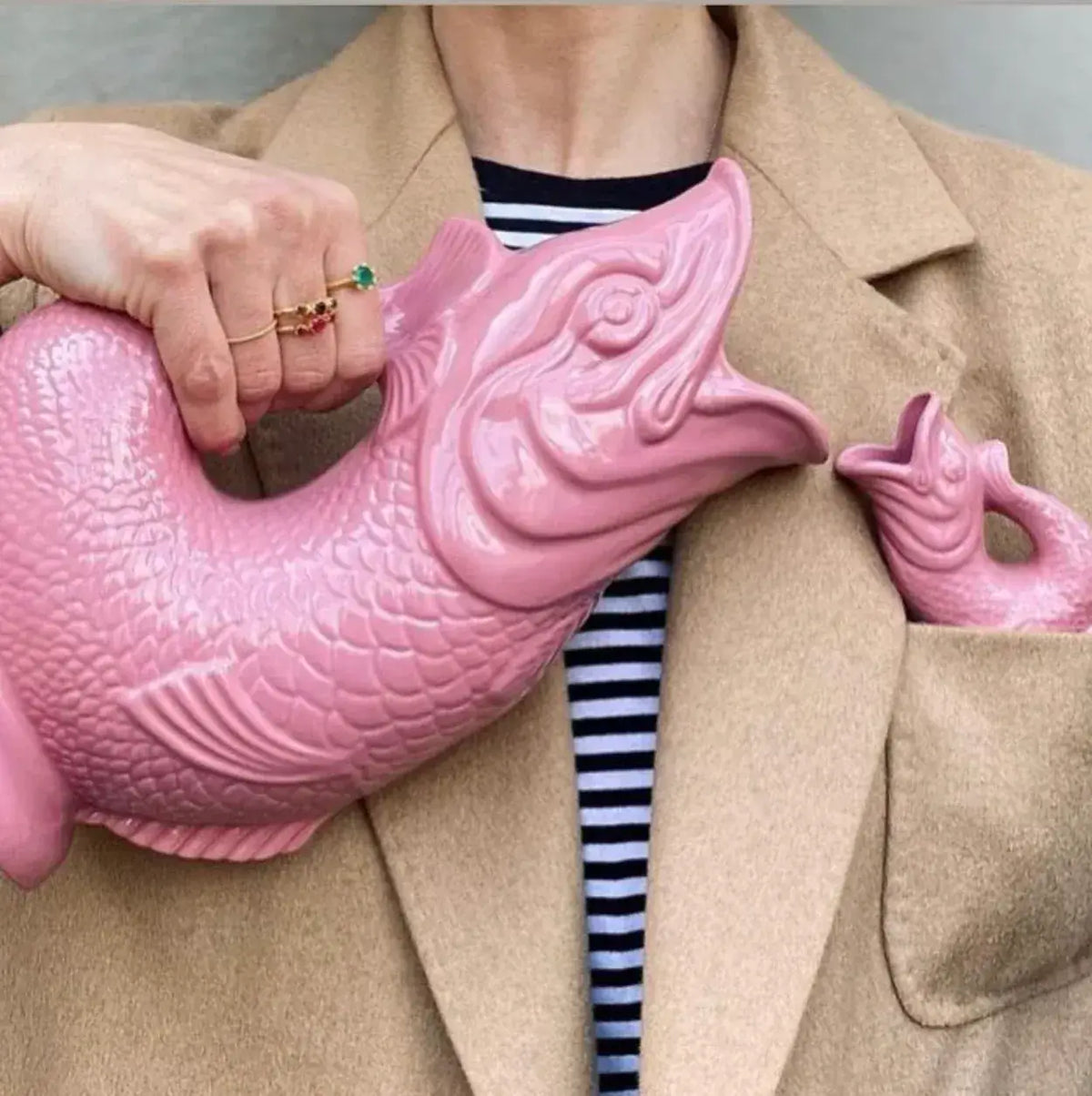 Photo mannequin de carafes roses Glouglou petite et grande