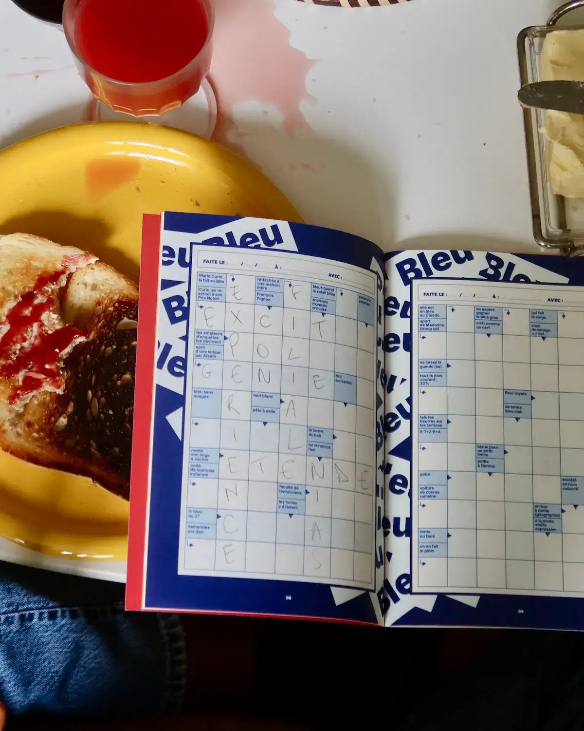 Grillé Doux mots fléchés thématique bleue petit déjeuner