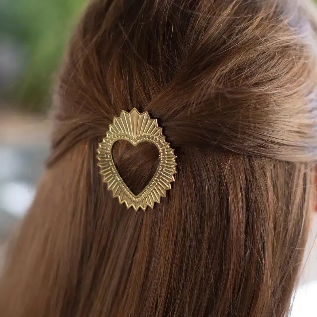 Barette Frida accrochée aux cheveux