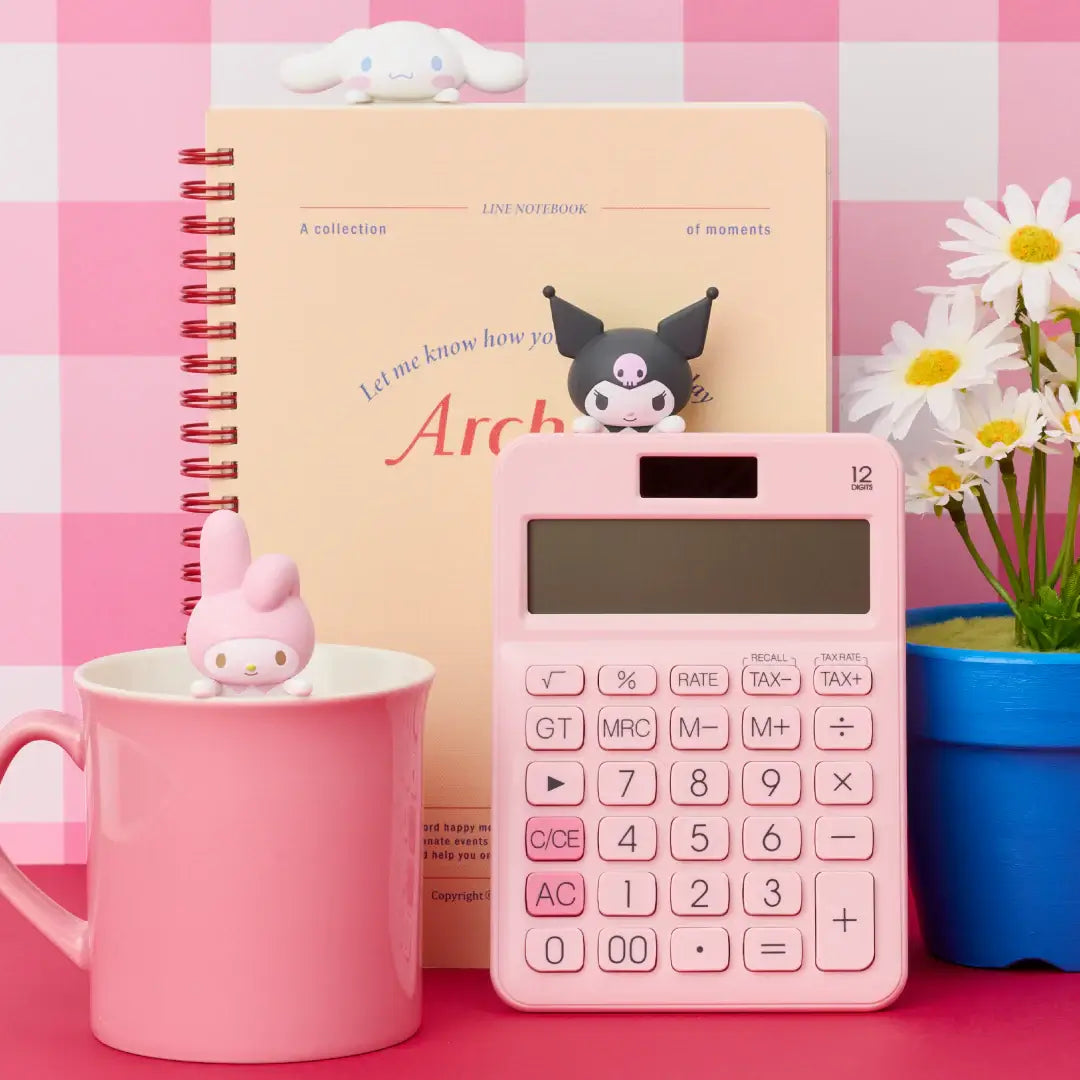 Hippers Hello Kitty and Friends dans un bureau coloré aux tons très roses