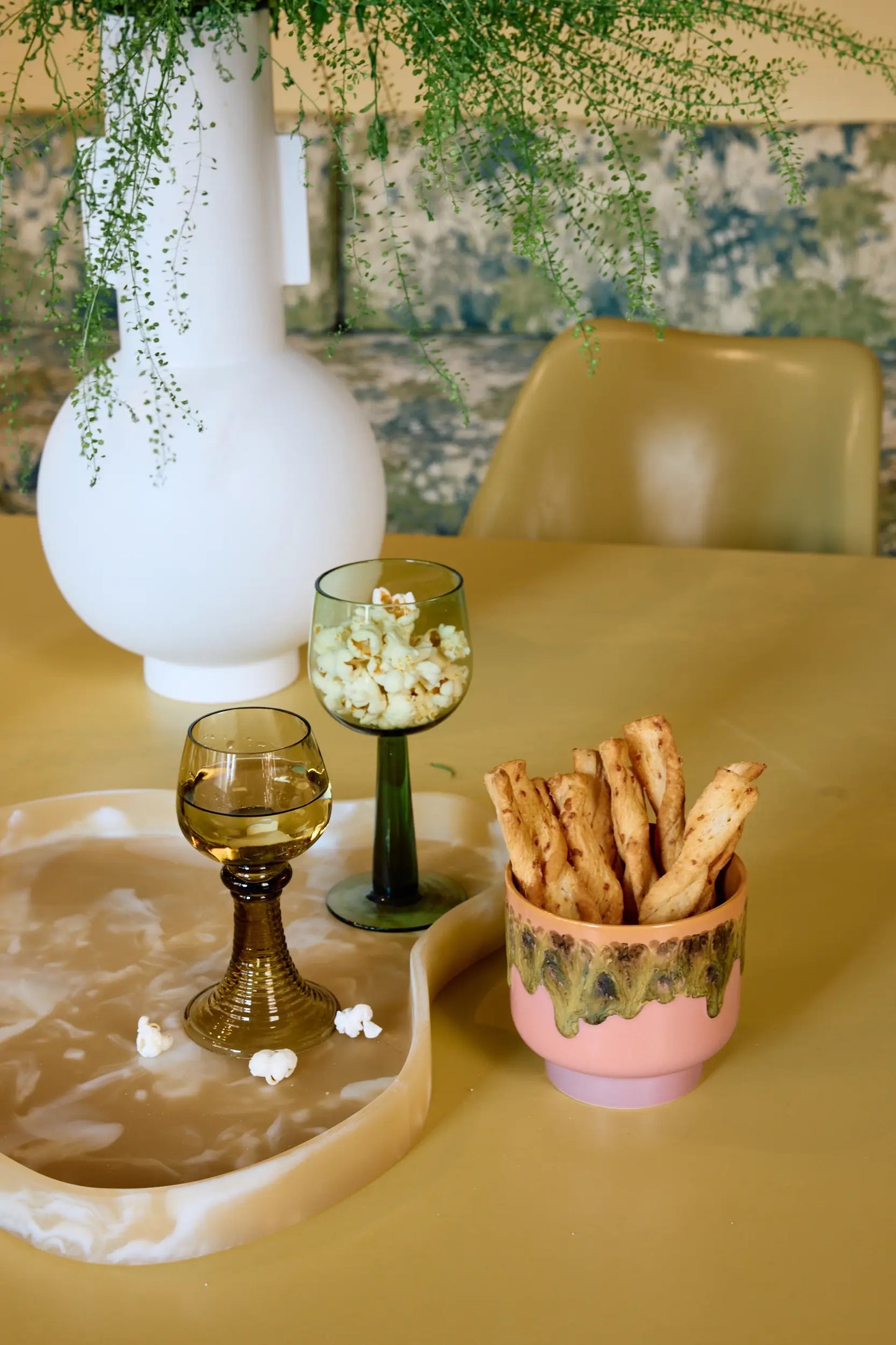 Pot de la bougie Miami utilisé pou contenir des gâteaux apéritifs