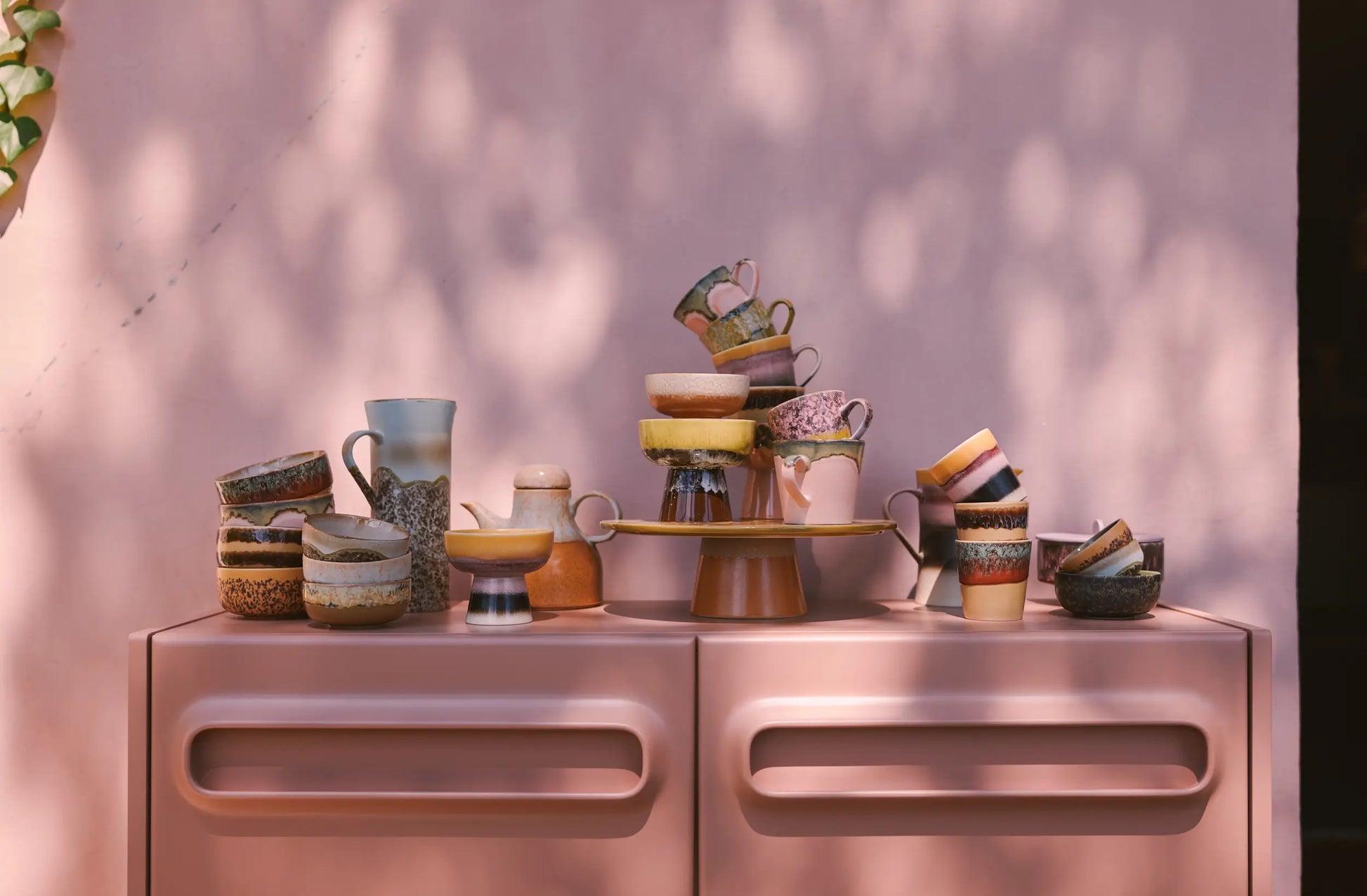 Sélection de mugs, tasses et bols en céramique par HKLiving