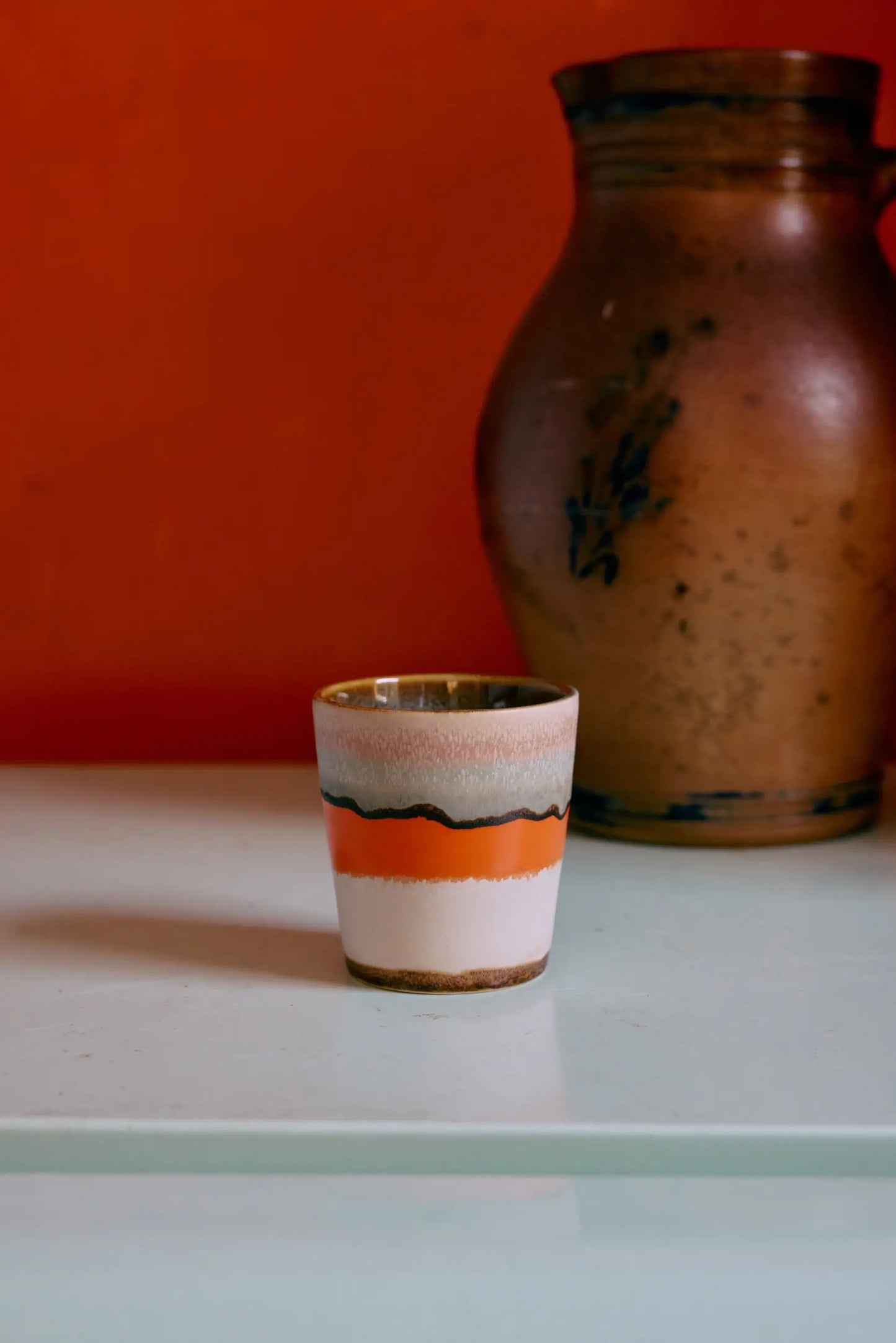Tasse à café en céramique Surreal blanche et orange