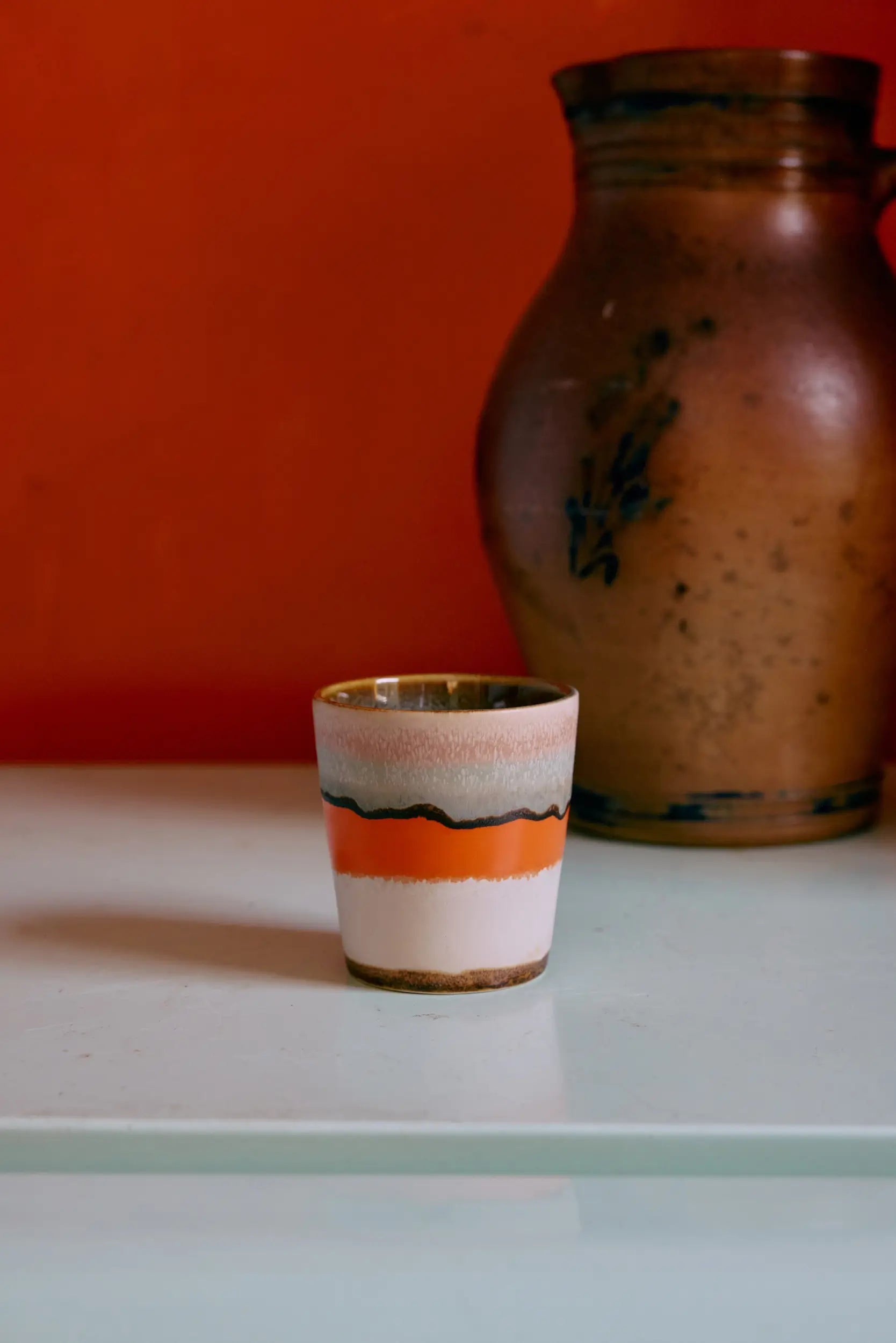 Tasse à café en céramique Surreal blanche et orange