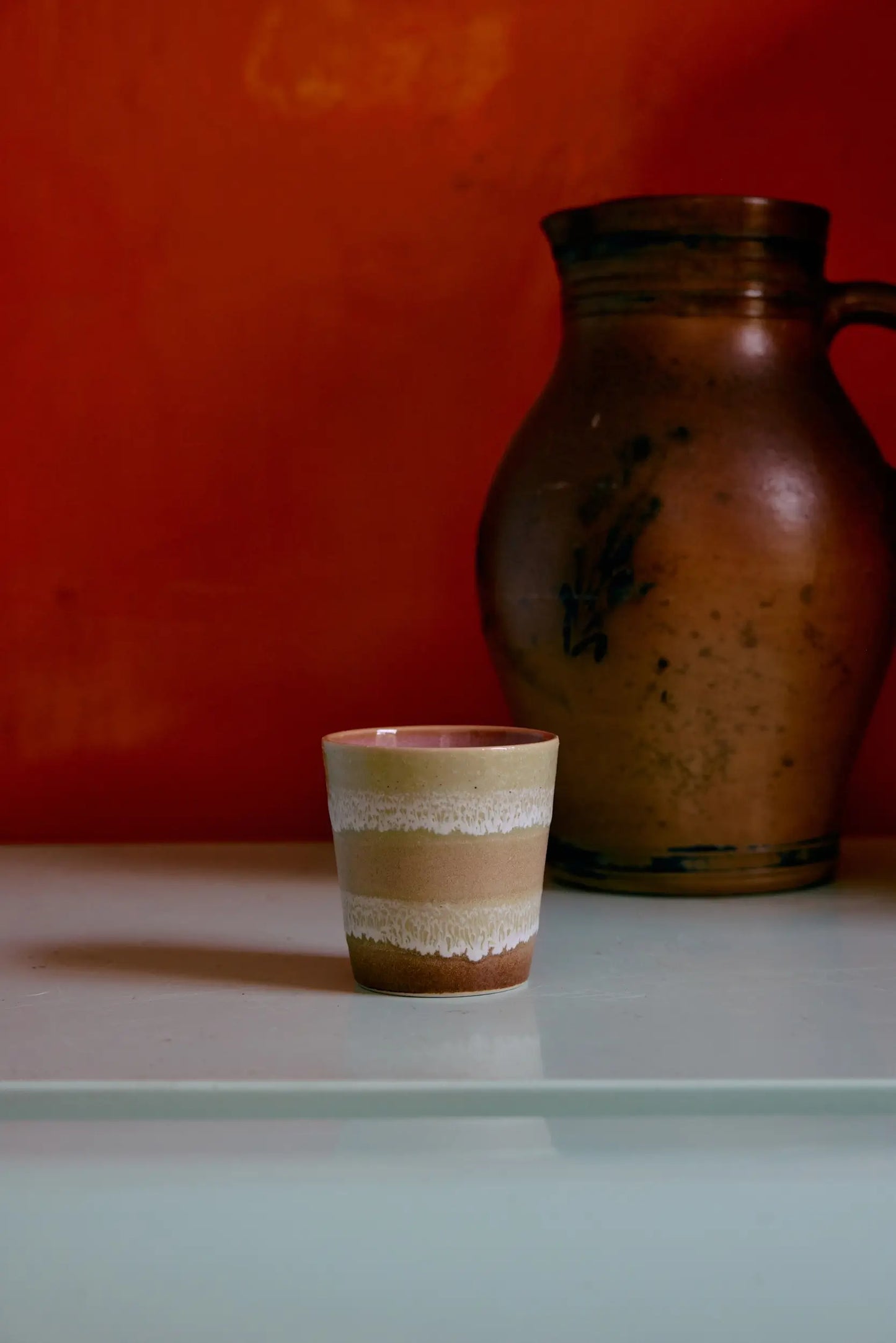 Tasse à café en céramique Surreal beige et brune