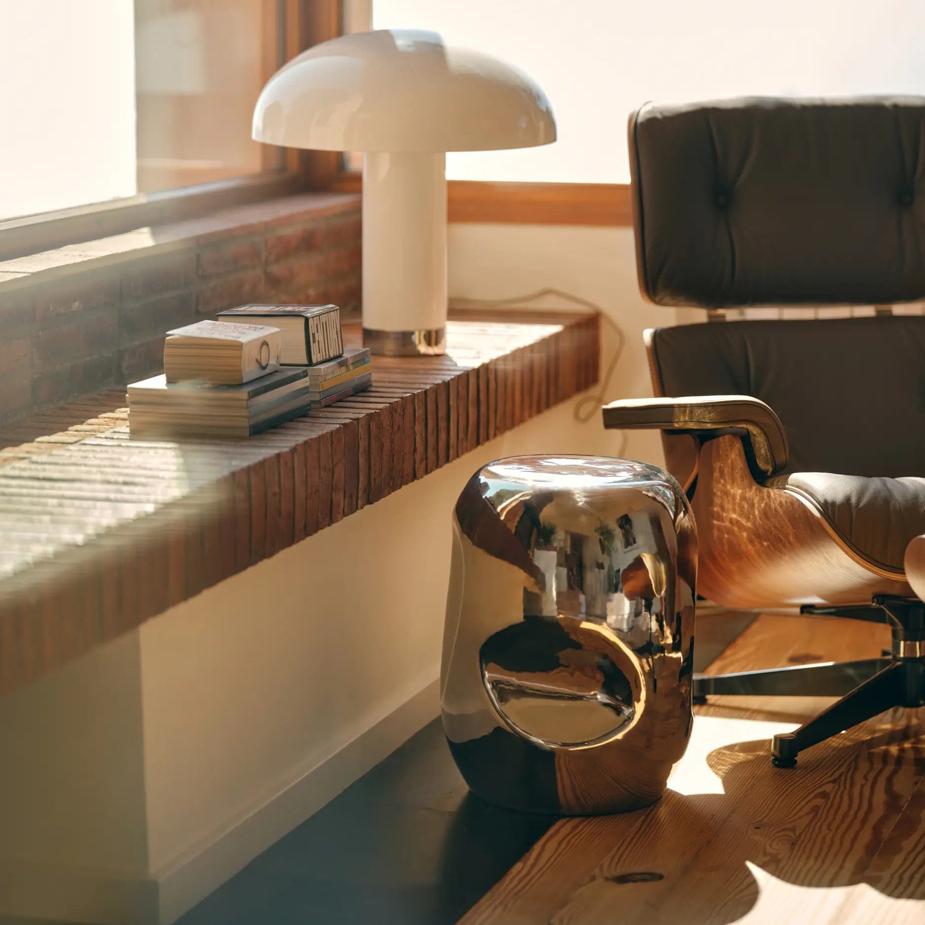 Table d'appoint Currents dans un bureau