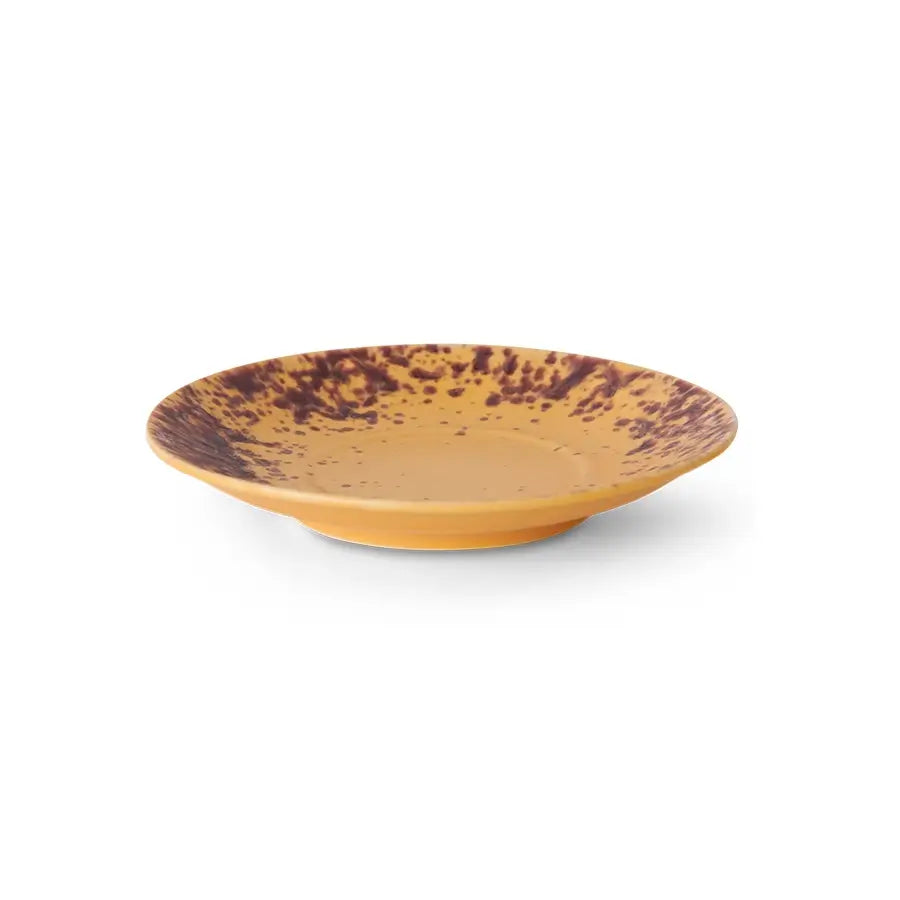 Assiette soucoupe en céramique Bay par HKLiving sur fond blanc