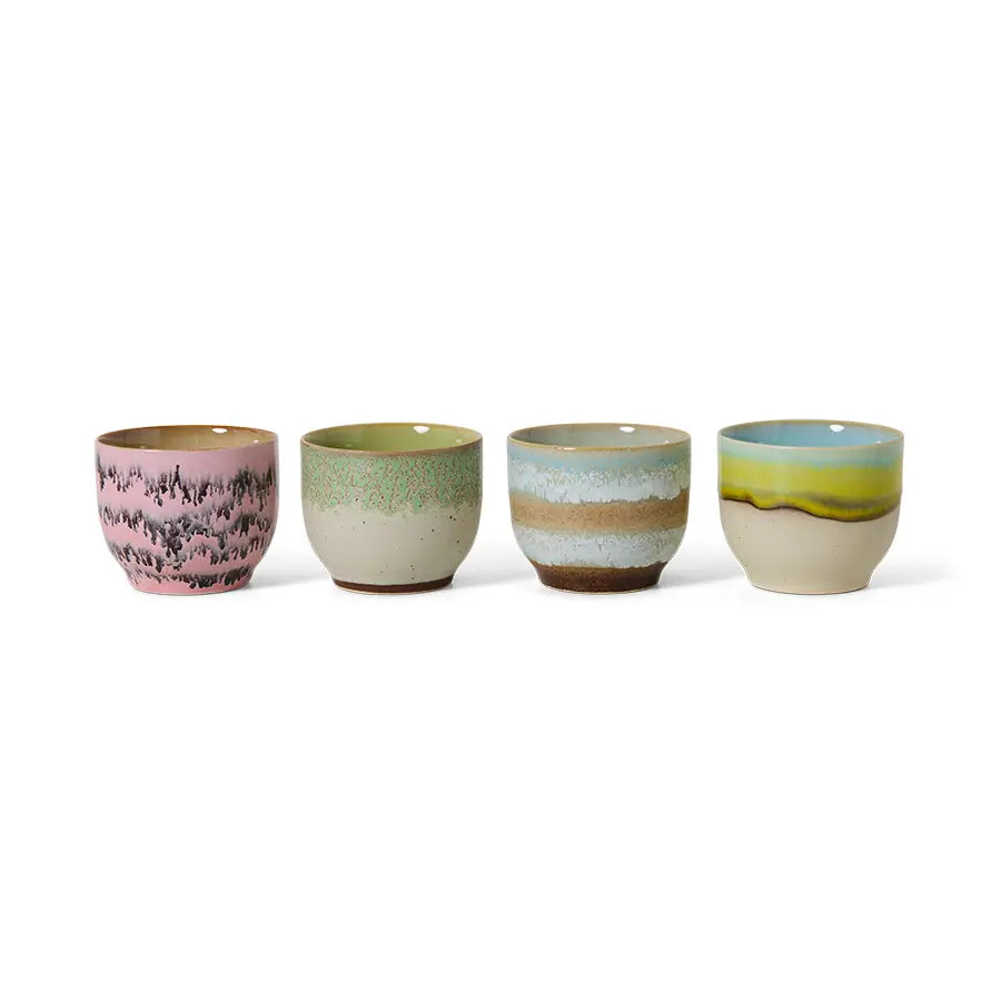 Tasses à café Deco alignées par HKLiving
