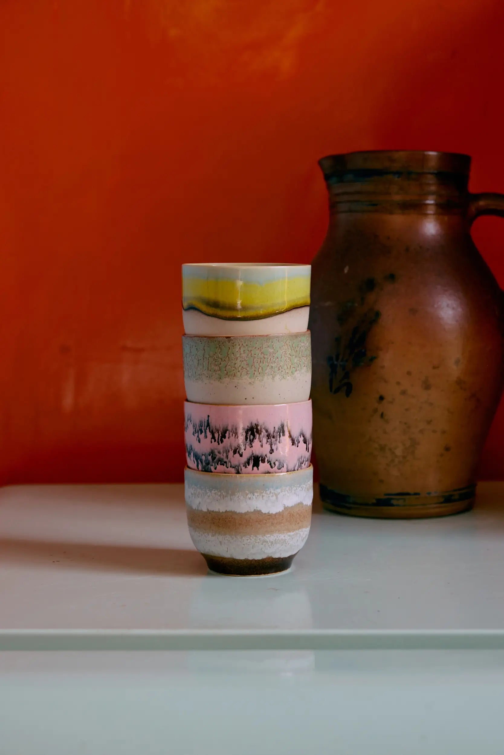 Tasses à café Deco par sur un buffet