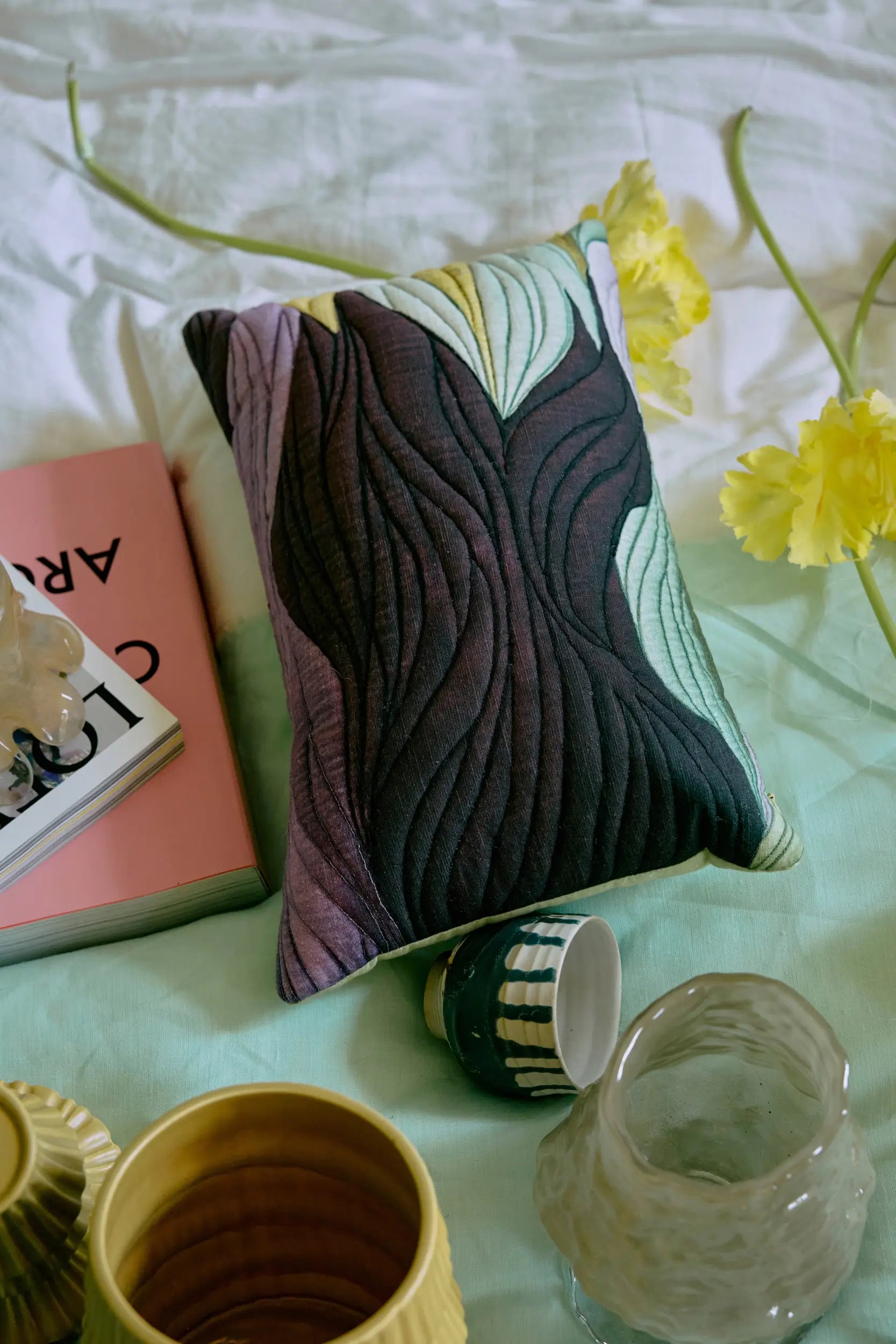 Mise en situation des tasses à café imparfaites Artistic par HKLiving