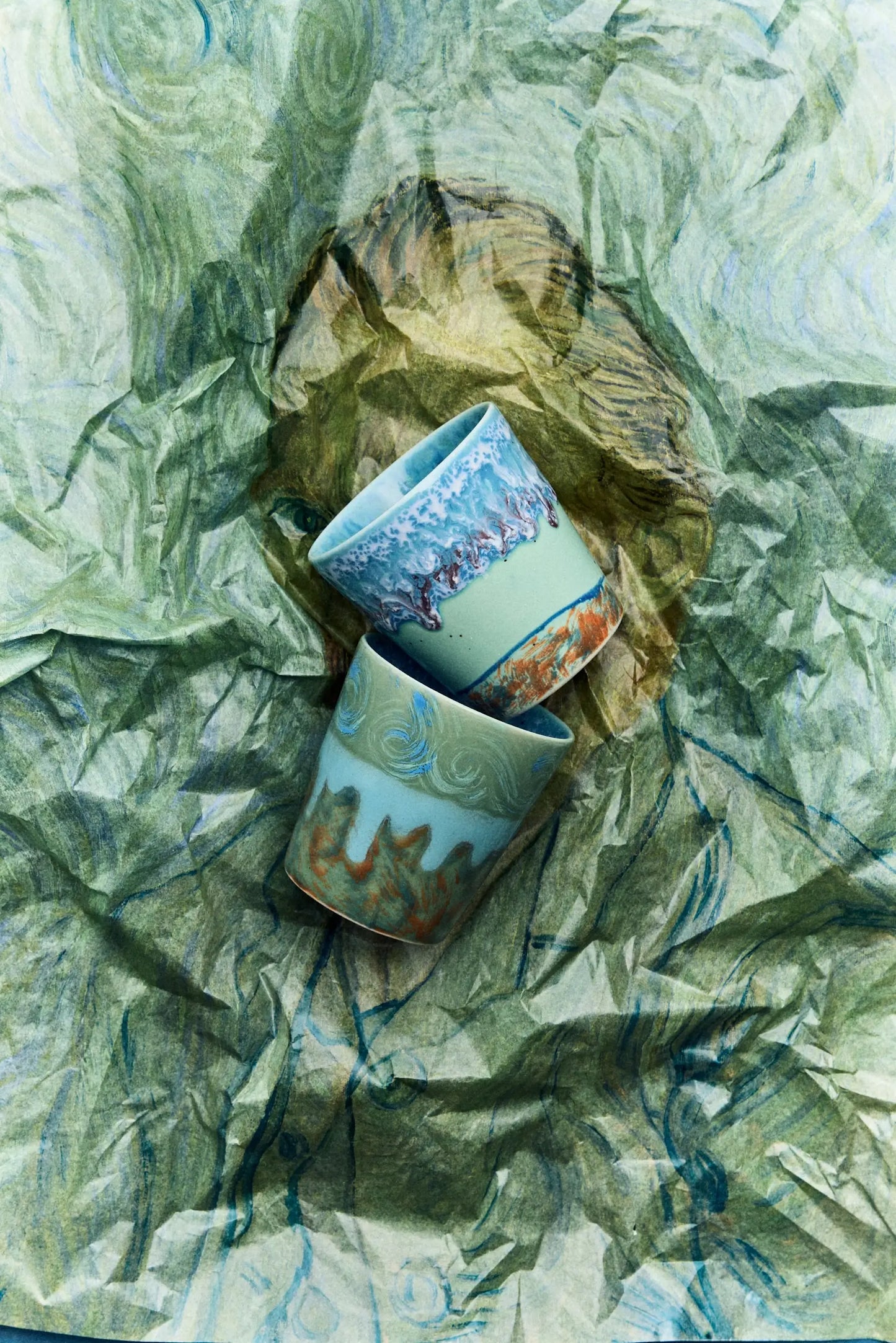 Tasses à café Van Gogh Self Portrait enveloppées dans du papier coloré