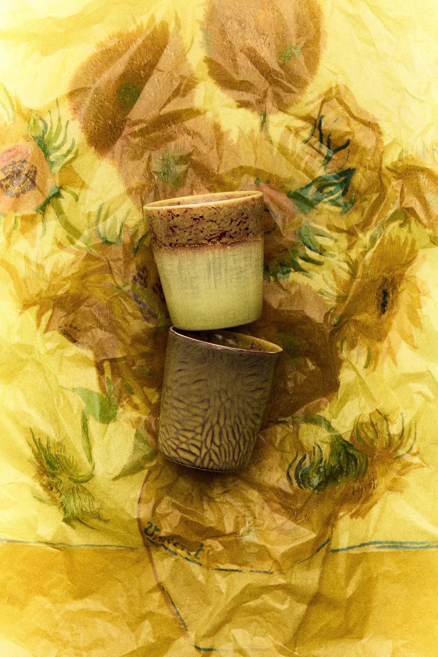 Tasses à café Van Gogh Sunflowers enveloppées dans du papier coloré