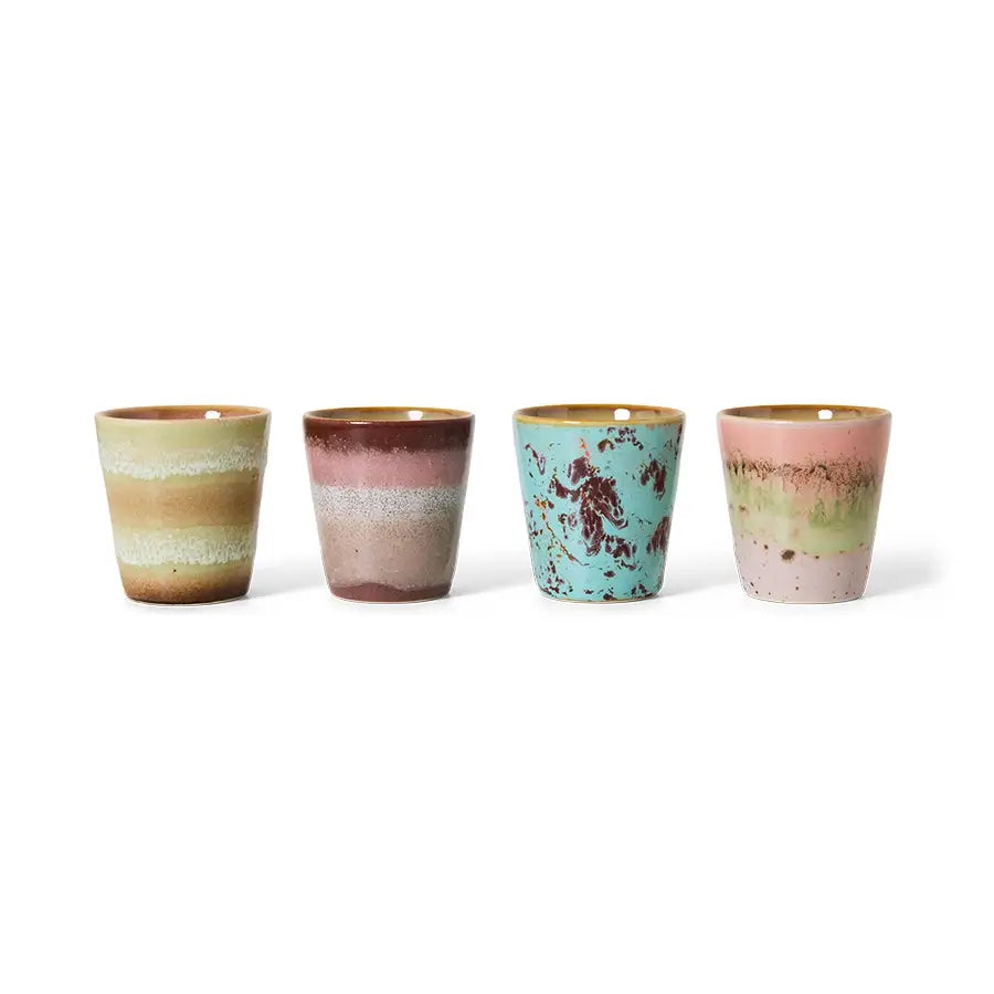 Tasses Ristretto Futurism alignées sur fond blanc