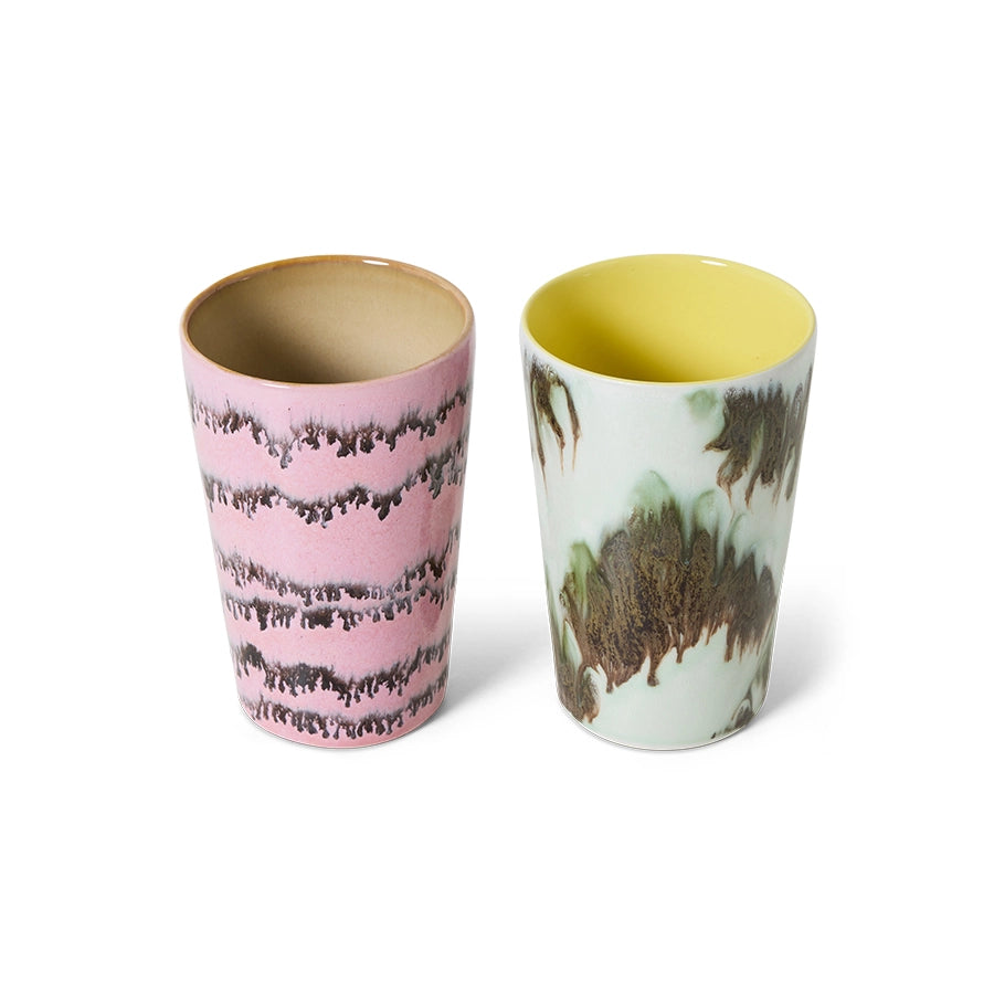 Tasse  thé Baroque sur fond blanc