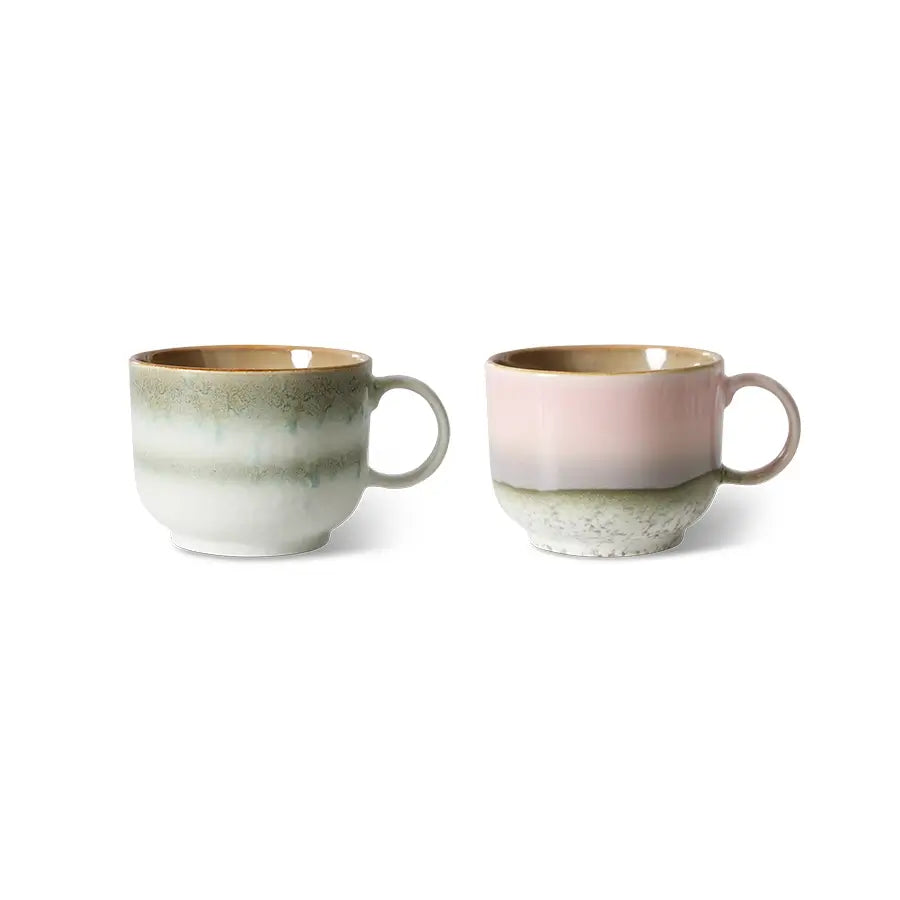 Tasses à thé Nova côte à côte sur fond blanc