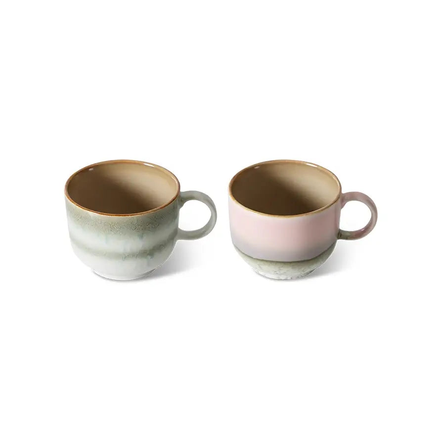 Tasses à thé Nova sur fond blanc