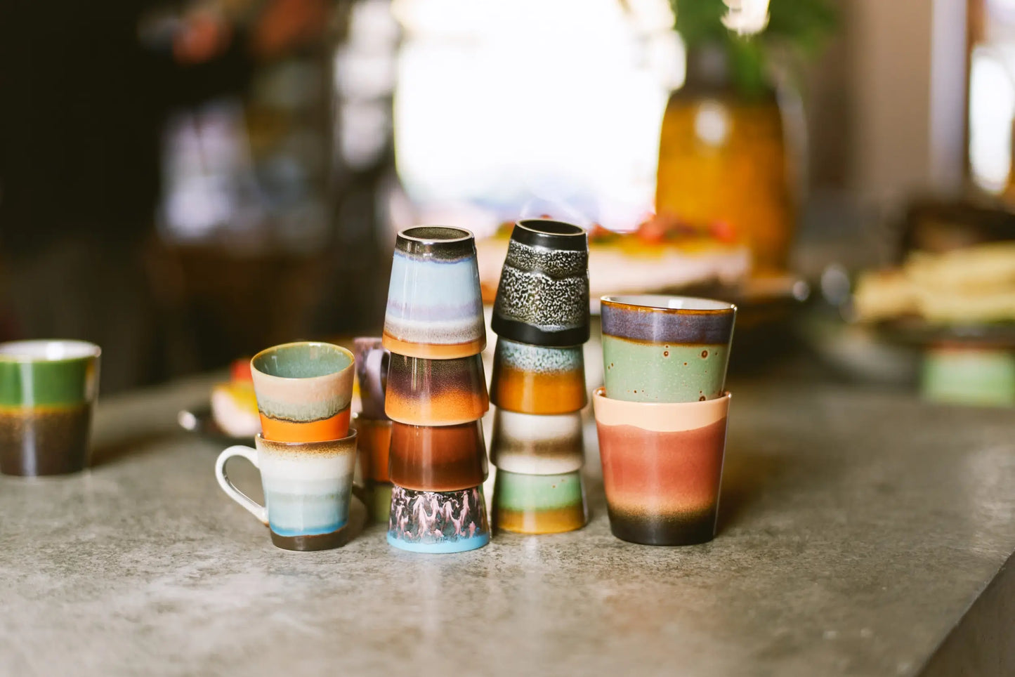 Plusieurs modèles de tasses en céramique par HKLiving