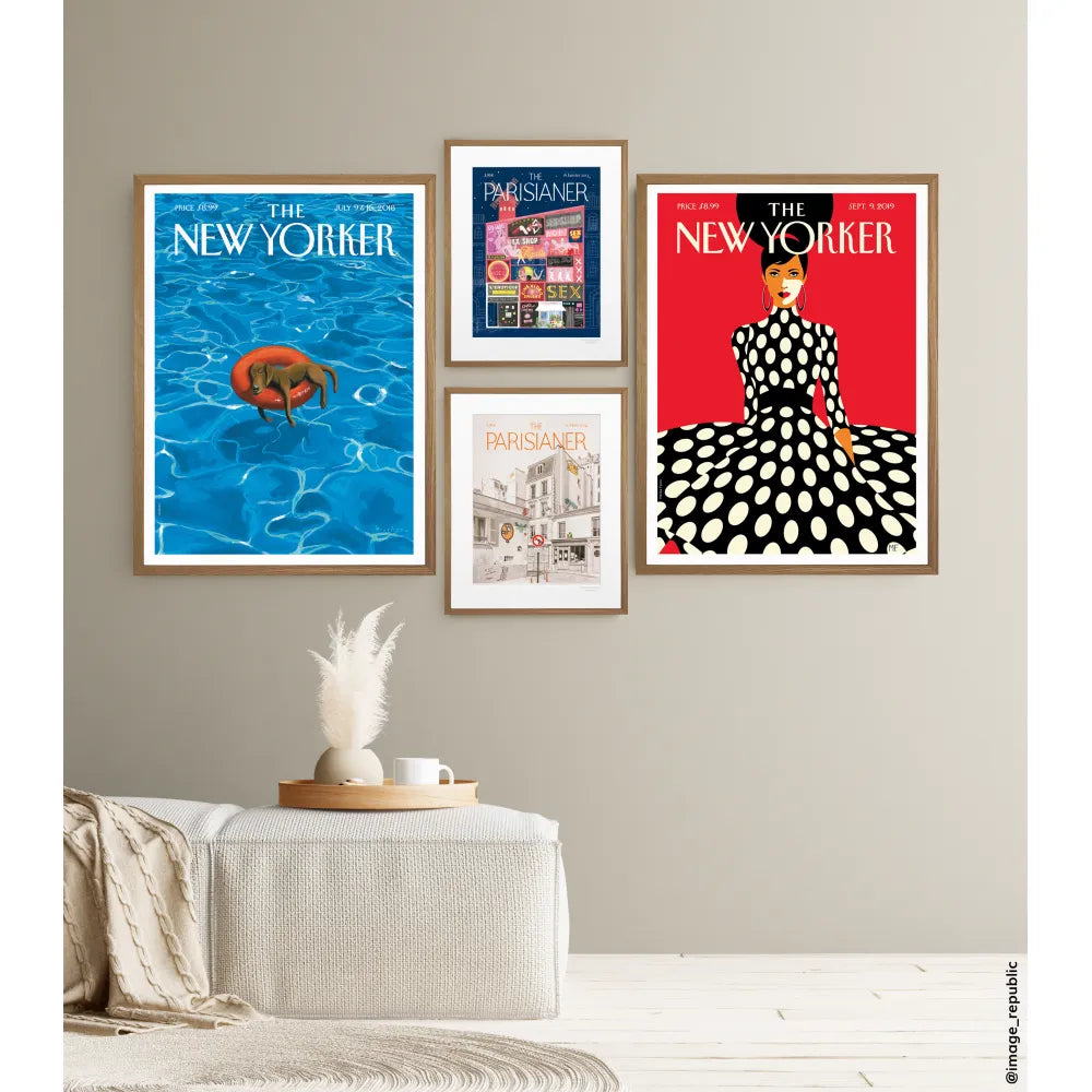 Affiche New Yorker Malika Favre  50x76 Sweeping into Fall sur un mur