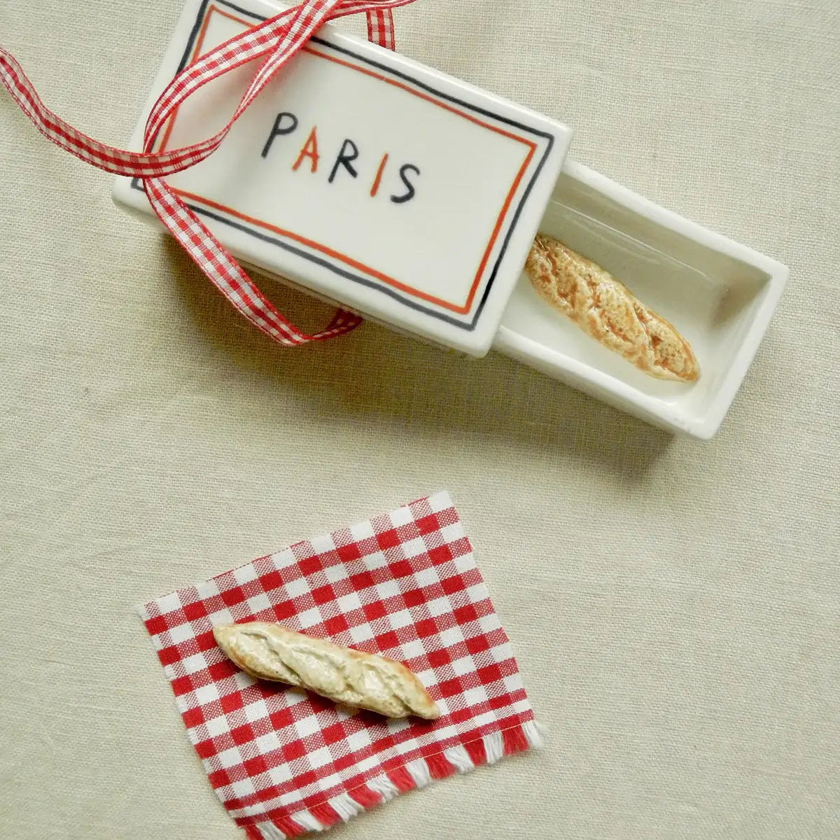 Boîte d'allumettes en céramique "Paris" avec baguette en céramique