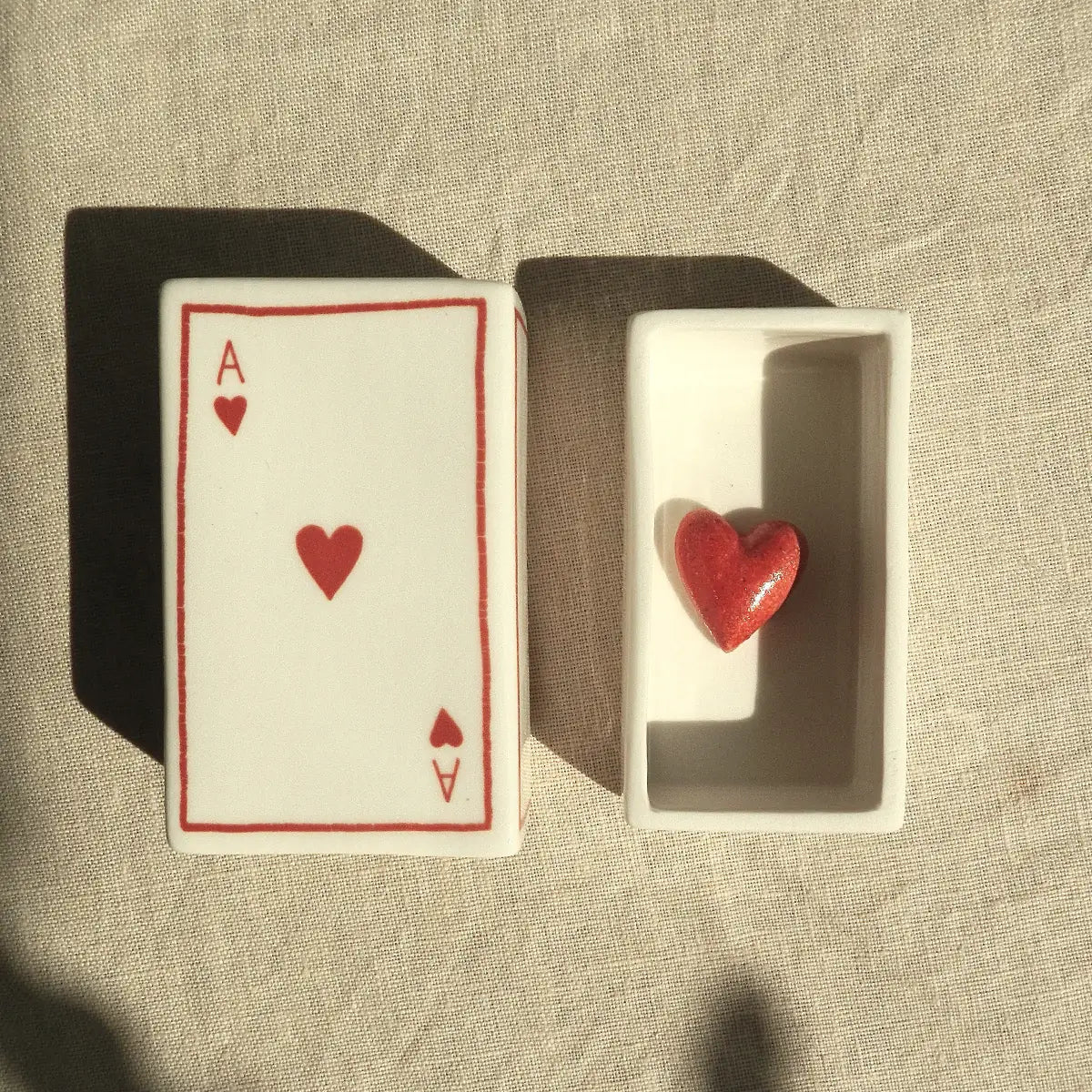 Boîte d'allumettes "Matches" avec cœur rouge en céramique