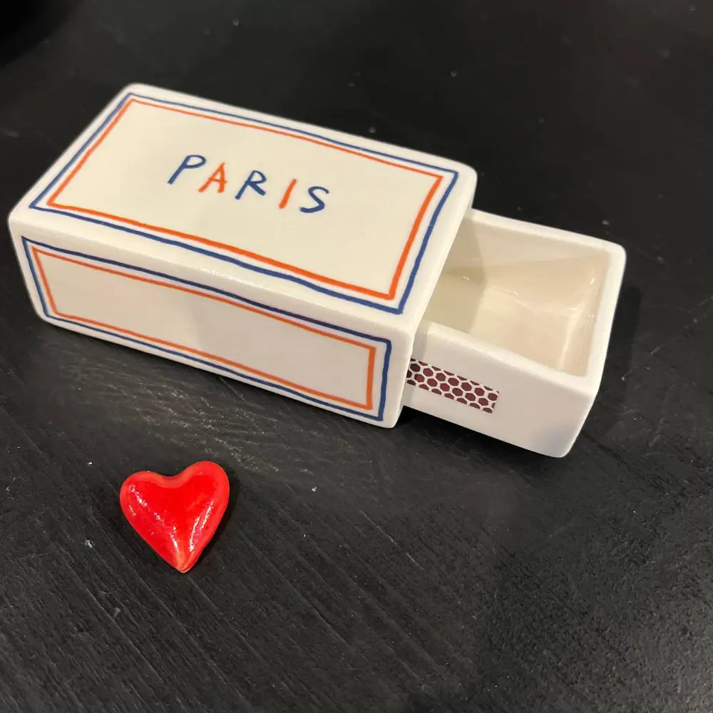 Boite d'allumettes Paris avec cœur en céramique