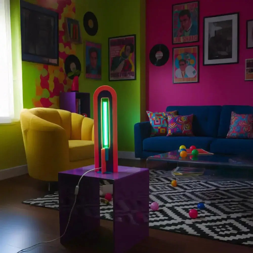 Lampe Andy bleu, rose et vert dans un salon