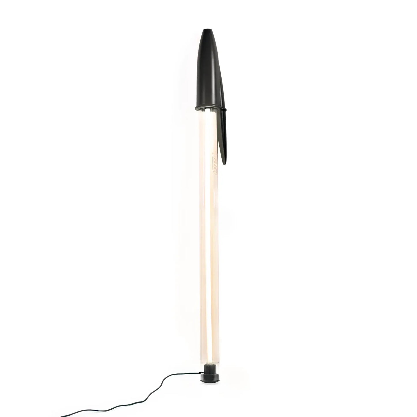 lampe bic seletti noire lampadaire design allumee