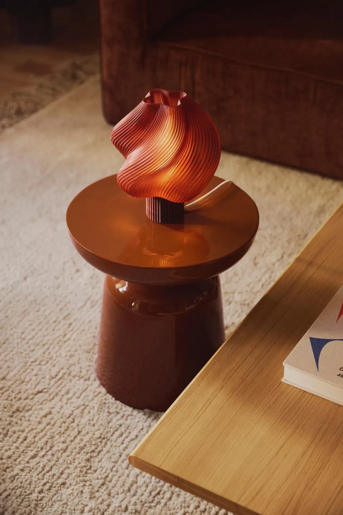 Lampe de table Soft Serve Cherry allumée