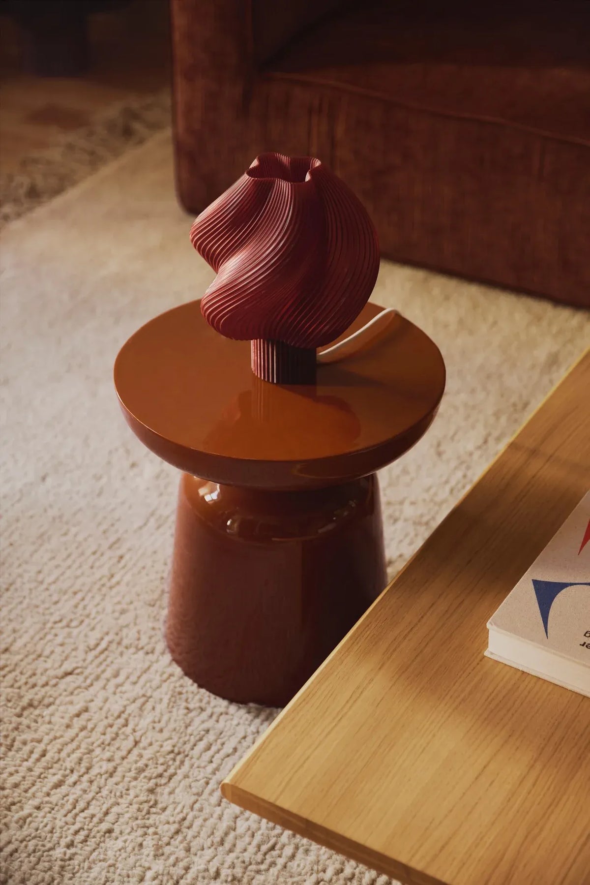 Lampe de table Soft Serve Cherry dans un intérieur