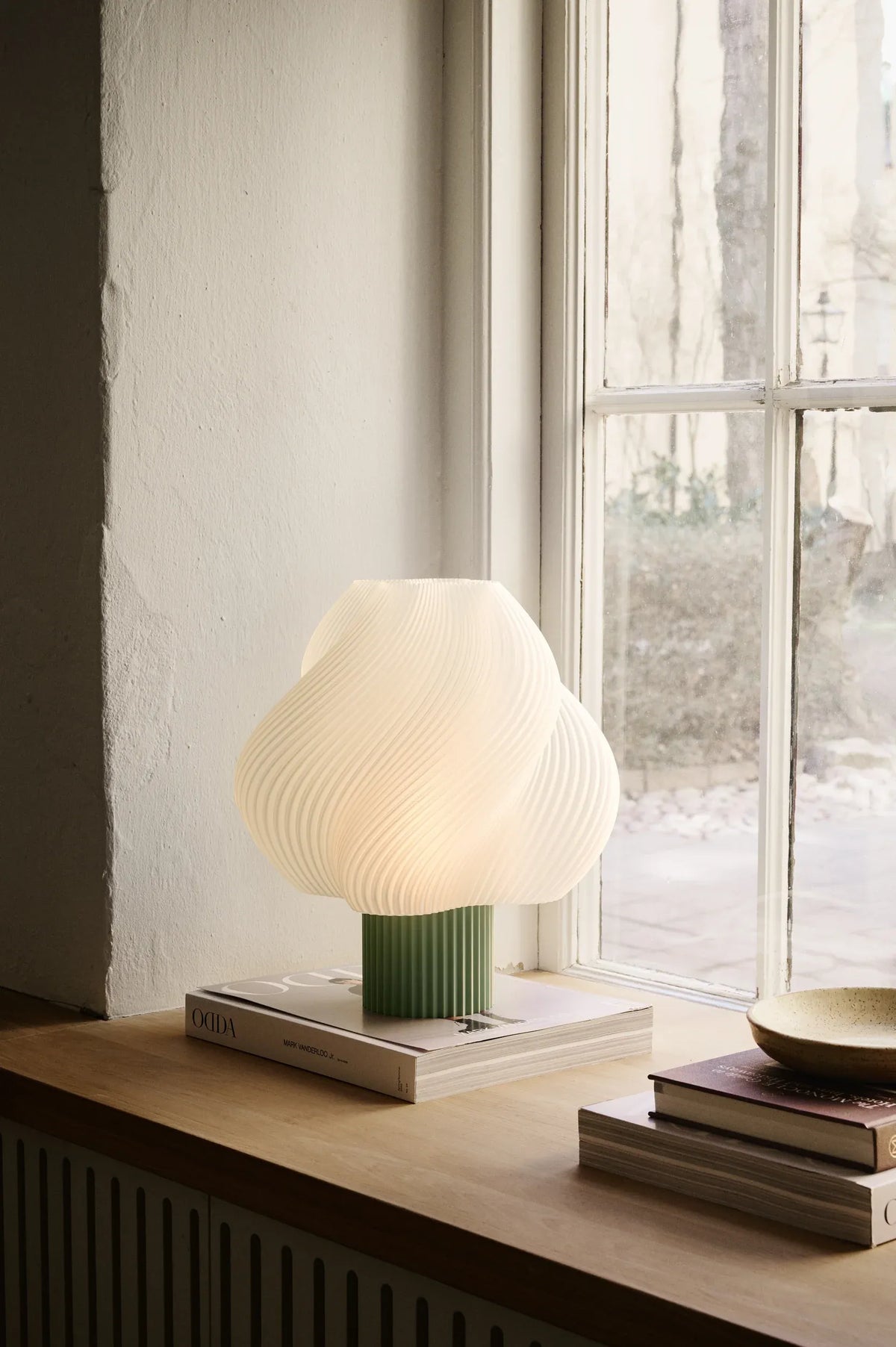 Lampe de table Soft Serve Grande Matcha allumée
