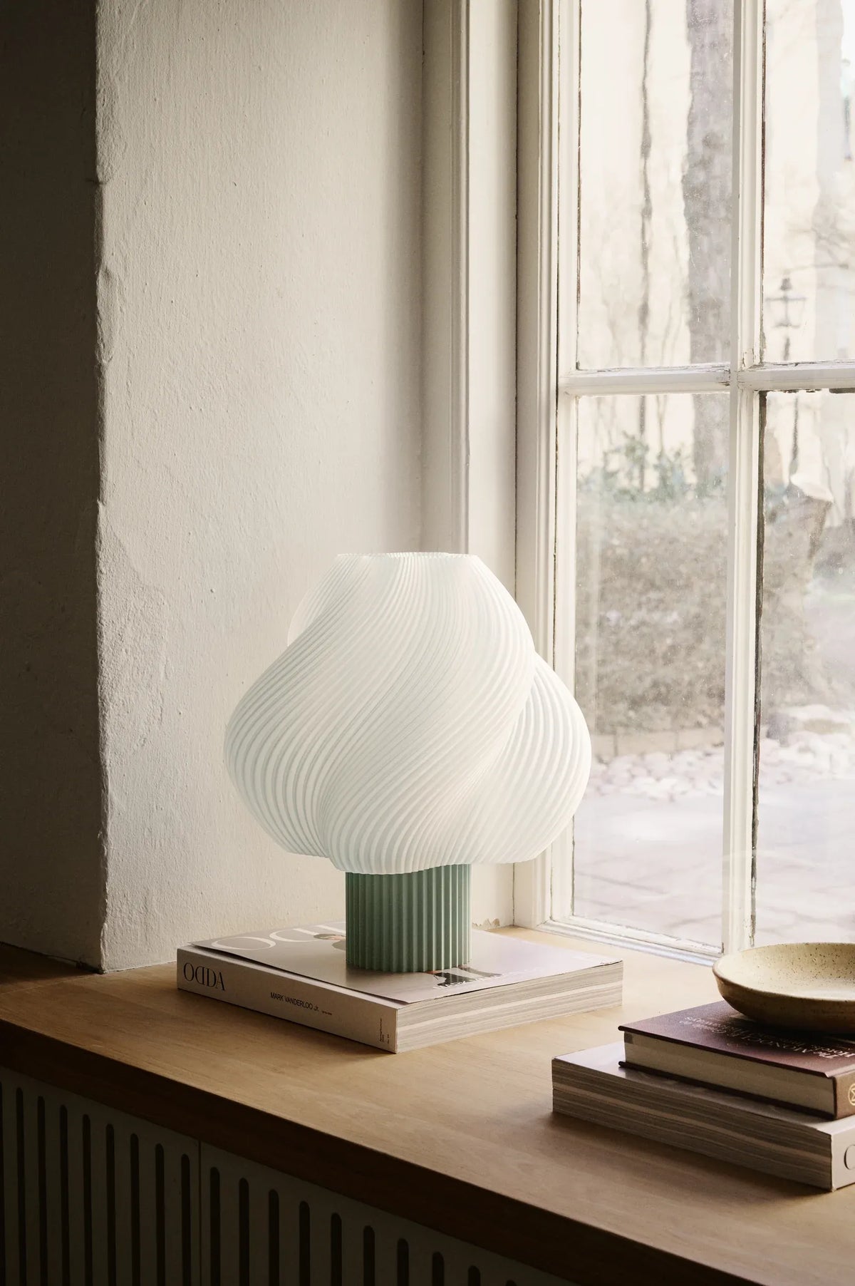 Lampe de table Soft Serve Grande Matcha dans un intérieur