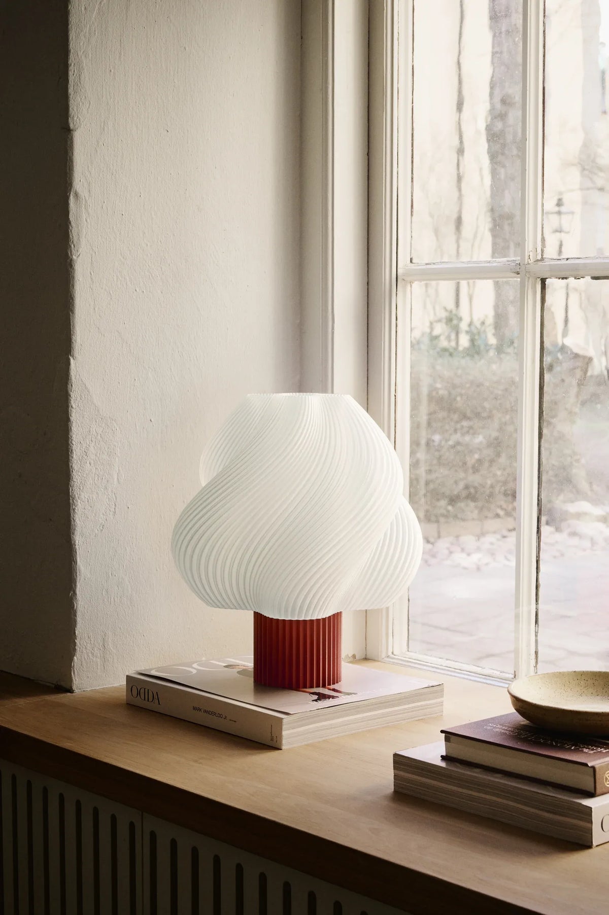 Lampe de table Soft Serve Grande Rhubarb dans un intérieur