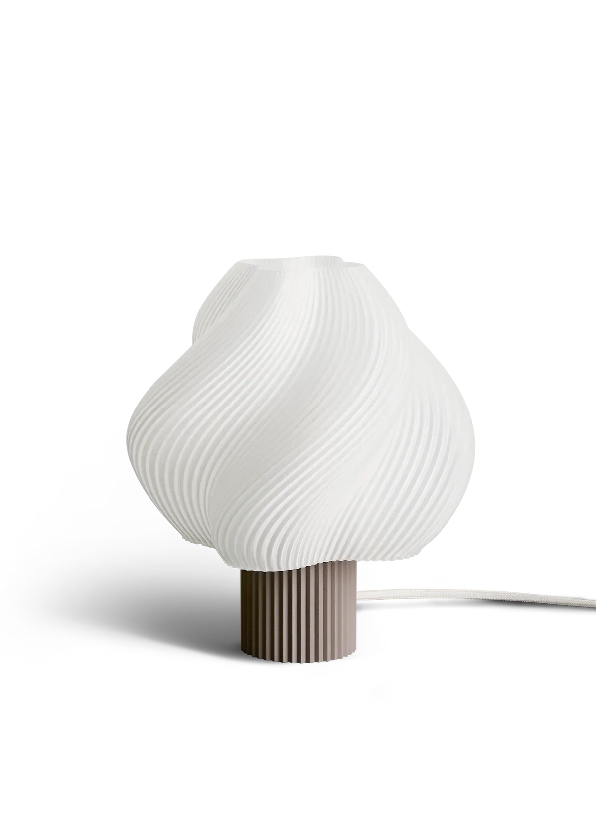 Lampe de table Soft Serve Mocha (taupe) de Crème Atelier