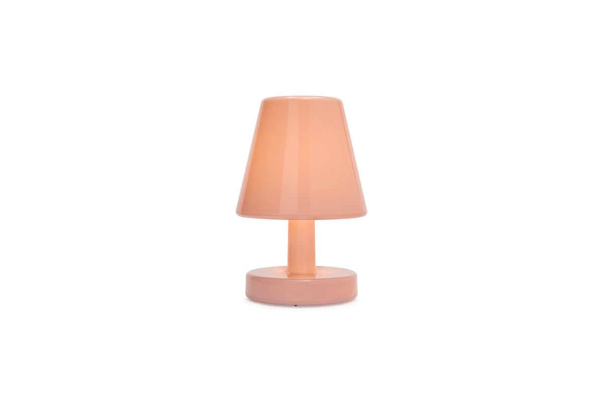 Lampe Edison The Ambiance Soft Pink Fatboy allumée