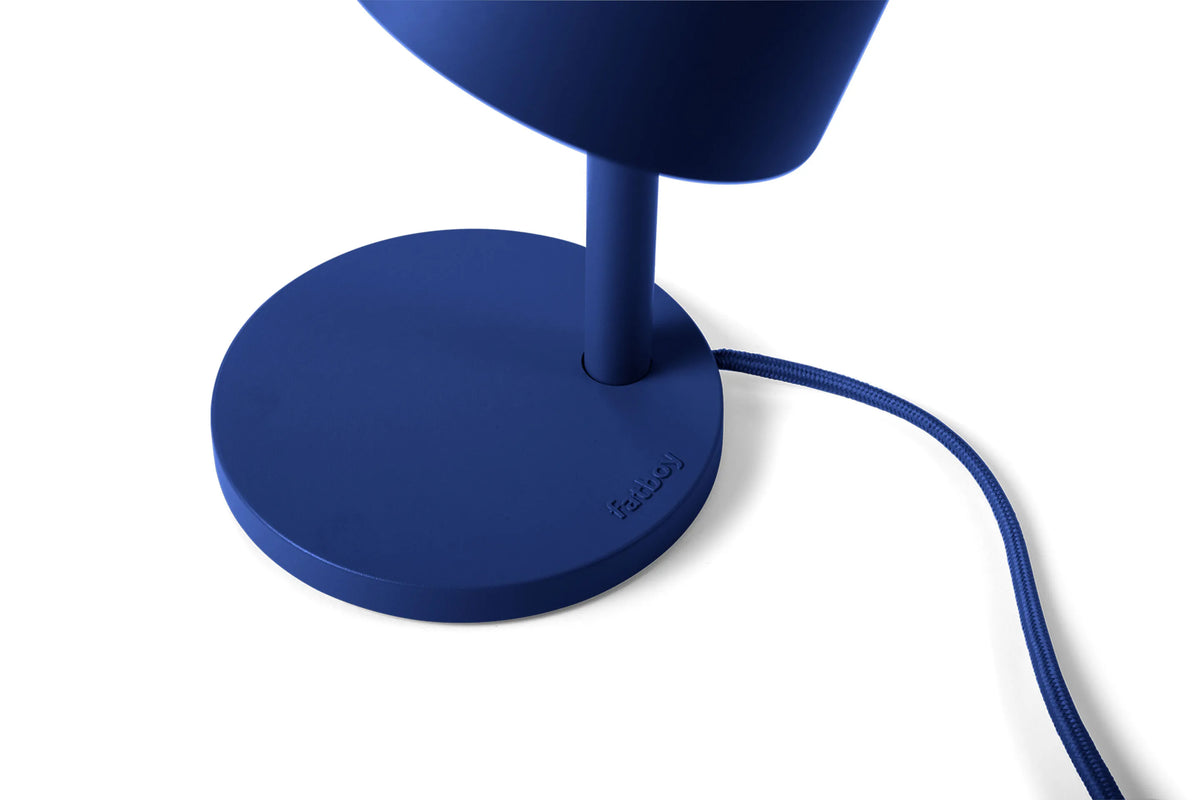 Base de la lampe Little Lebow Cobalt Blue avec logo Fatboy