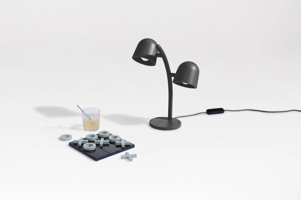 Lampe Little Lebow Anthracite Fatboy dans un intérieur