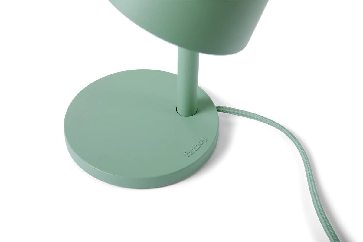 Détail du pied de la lampe Little Lebow Grasshopper Green Fatboy
