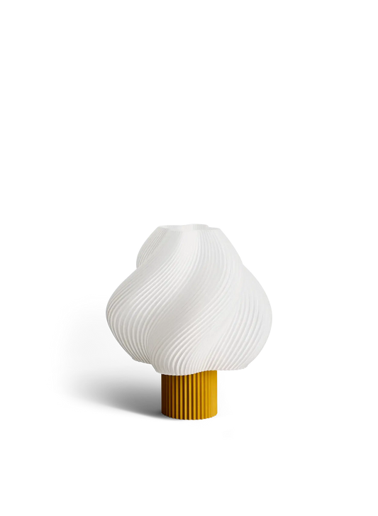 Lampe portable Soft Serve Cloudberry de Crème Atelier - Pied jaune safran