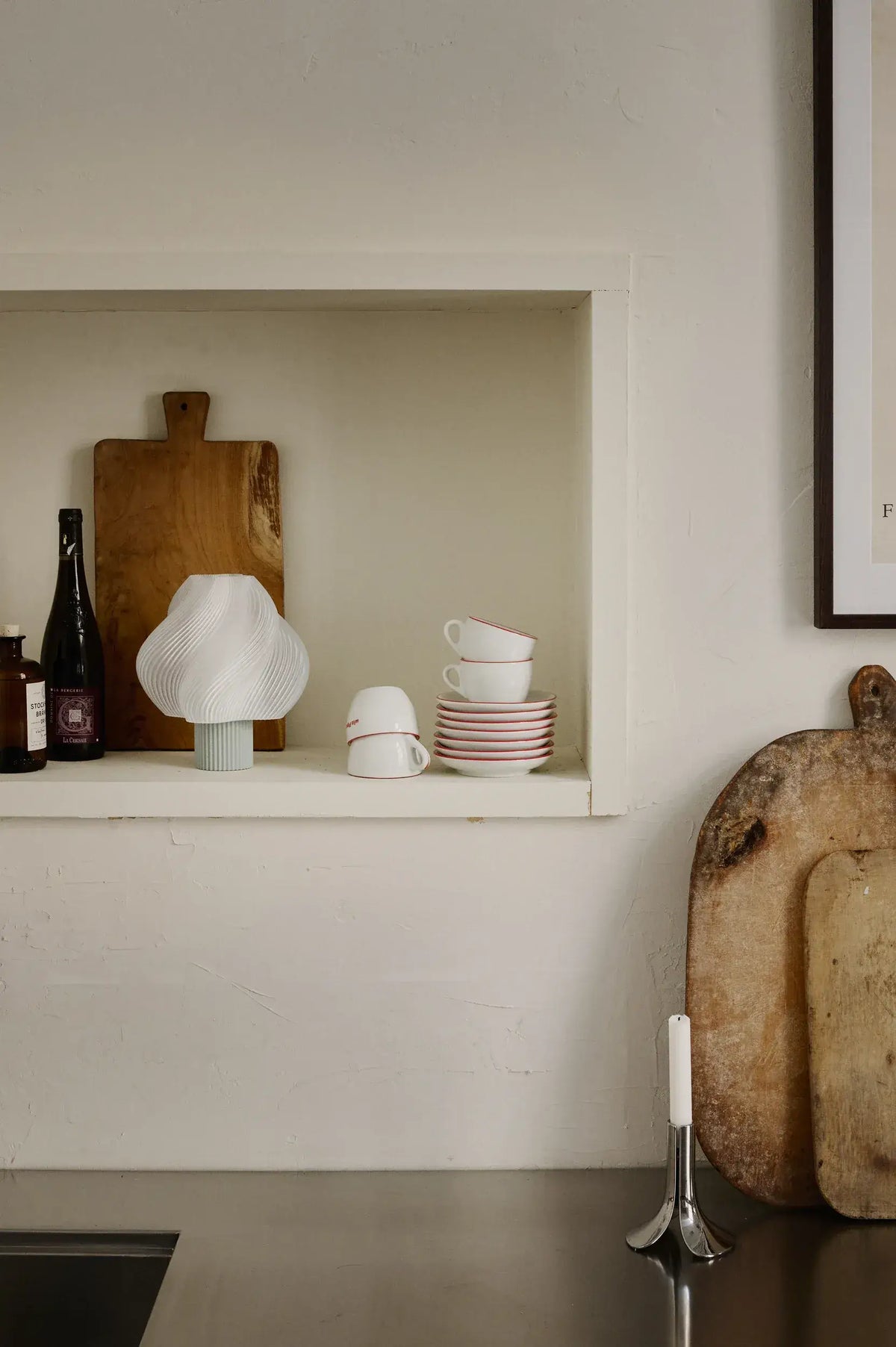 Lampe portable Soft Serve Matcha dans une niche de Crème Atelier