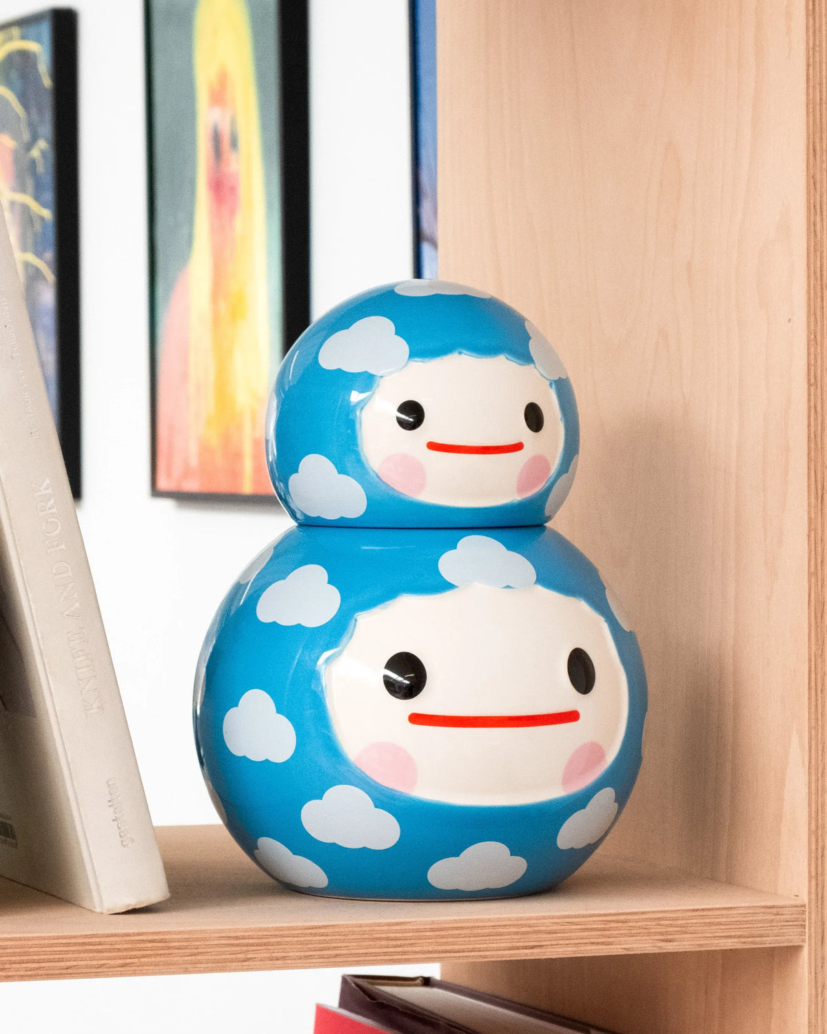 Boîte à Biscuits Little Cloud Buddy Chub, FriendsWithYou dans un intérieur