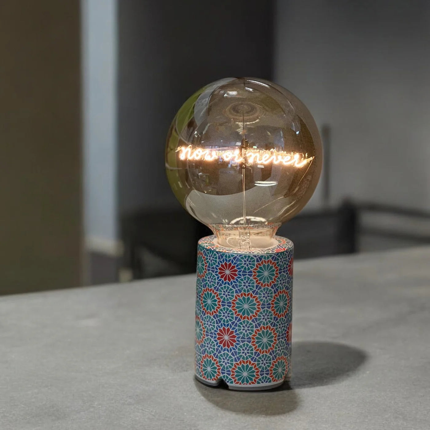 Ampoule message in the bulb à message Now or Never