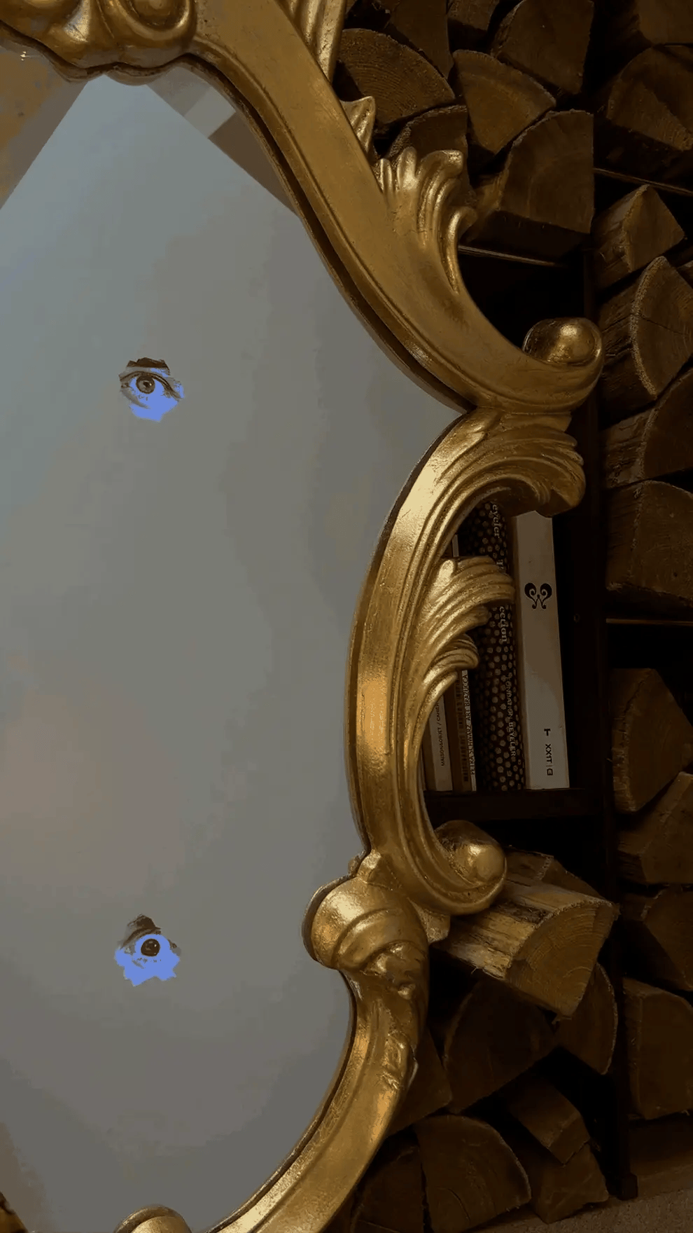 Détail yeux animés LCD miroir Trilogy Seletti