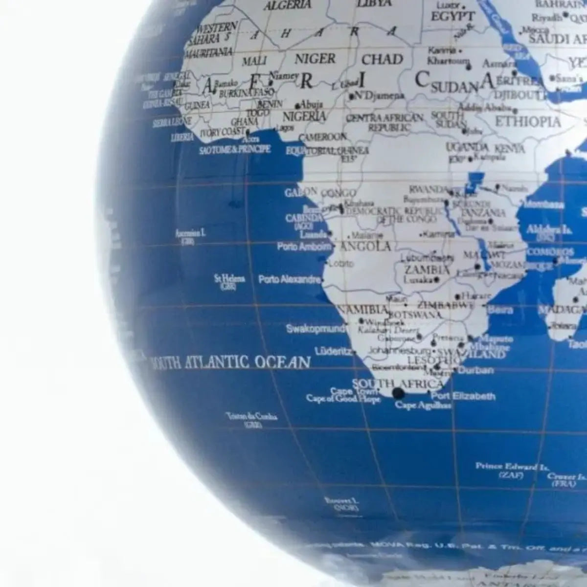 Mova Globe bleu/argent vue rapprochée sur le continent Africain