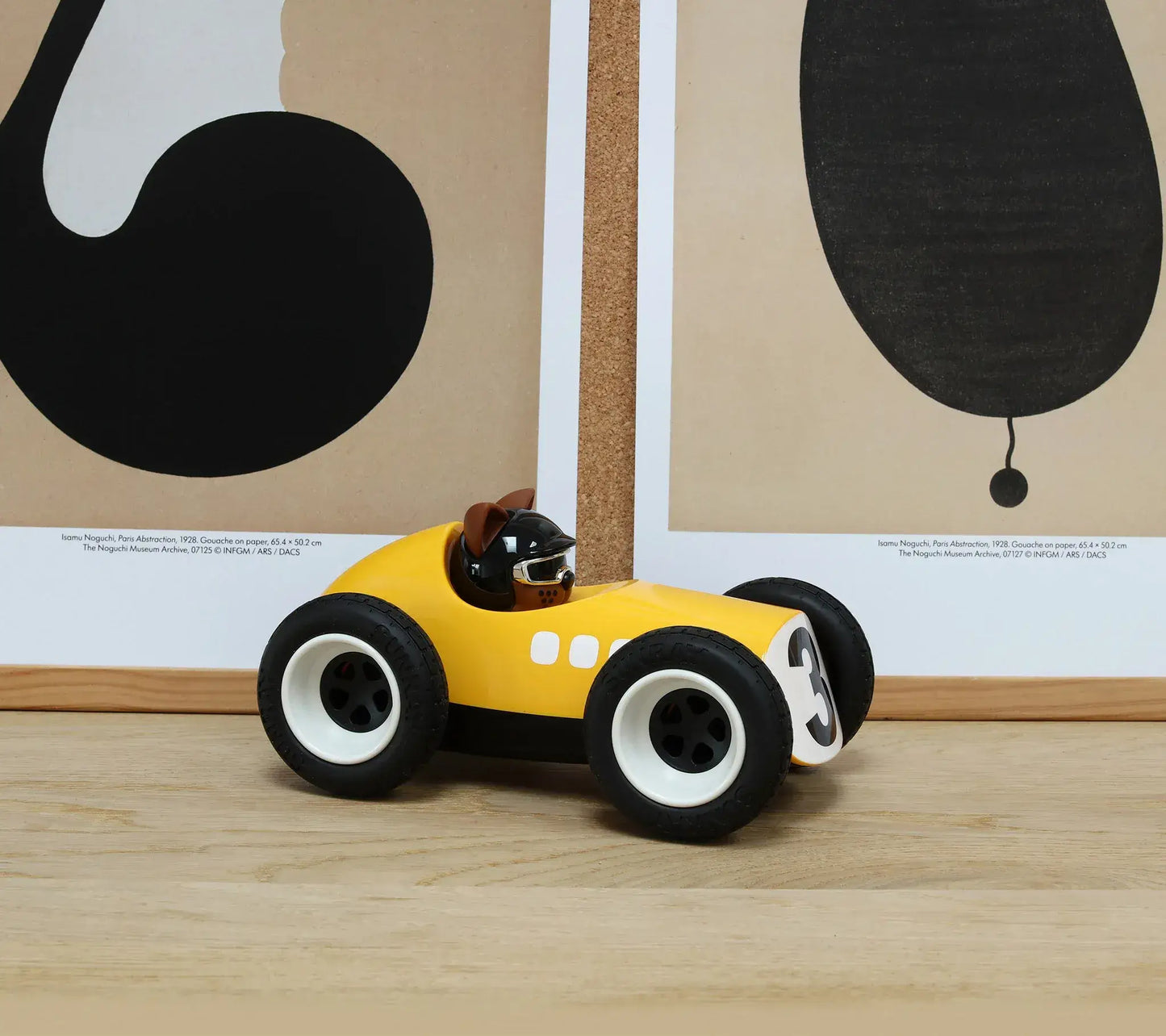 Voiture miniature Playforever Egg Sunnysider jaune design vintage