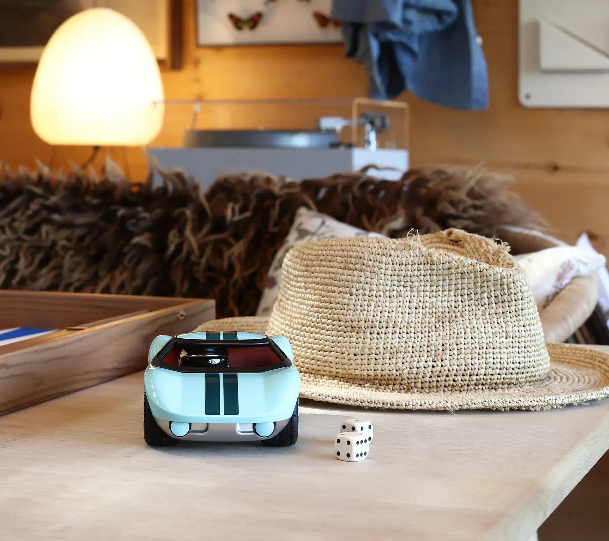 Voiture miniature Playforever Ken Parton turquoise vue de face