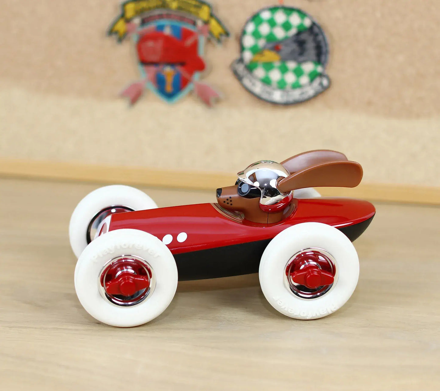 Voiture miniature Playforever Rufus Patrick rouge vue 3/4
