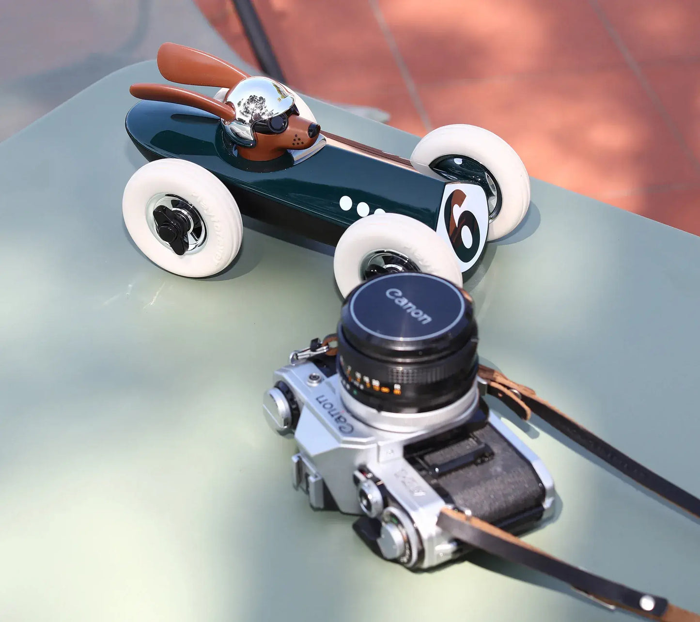 Voiture miniature Playforever Rufus Weller verte objet design