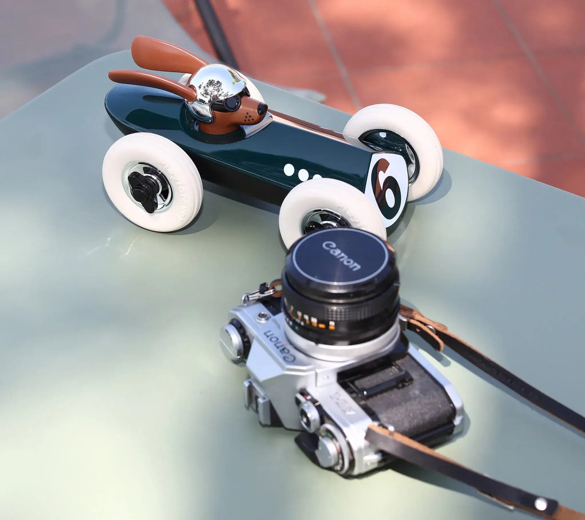 Voiture miniature Playforever Rufus Weller verte objet design