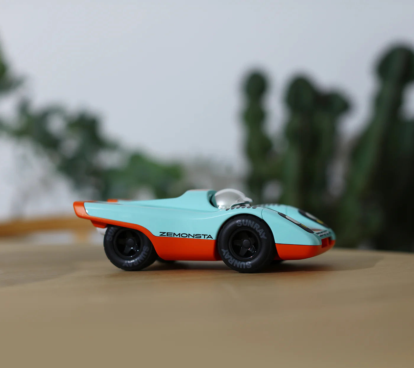 Vue de profil de la voiture Playforever Zemonsta Klaus turquoise