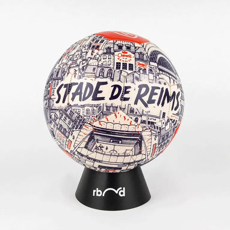 Avant du ballon de football Stade de Reims x Docteur Paper sur son socle